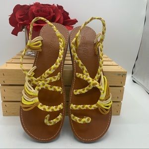 Plaka yellow/tan  size 9 sandals